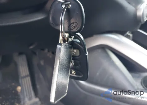 2015 Hyundai Veloster из США, поврежденный, VIN KMHTC6AD5FU237055